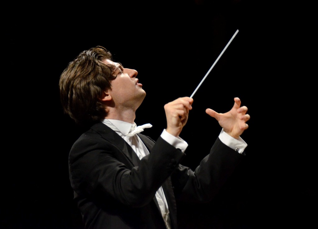 Daniele Rustioni conducting (Photo Cofano)